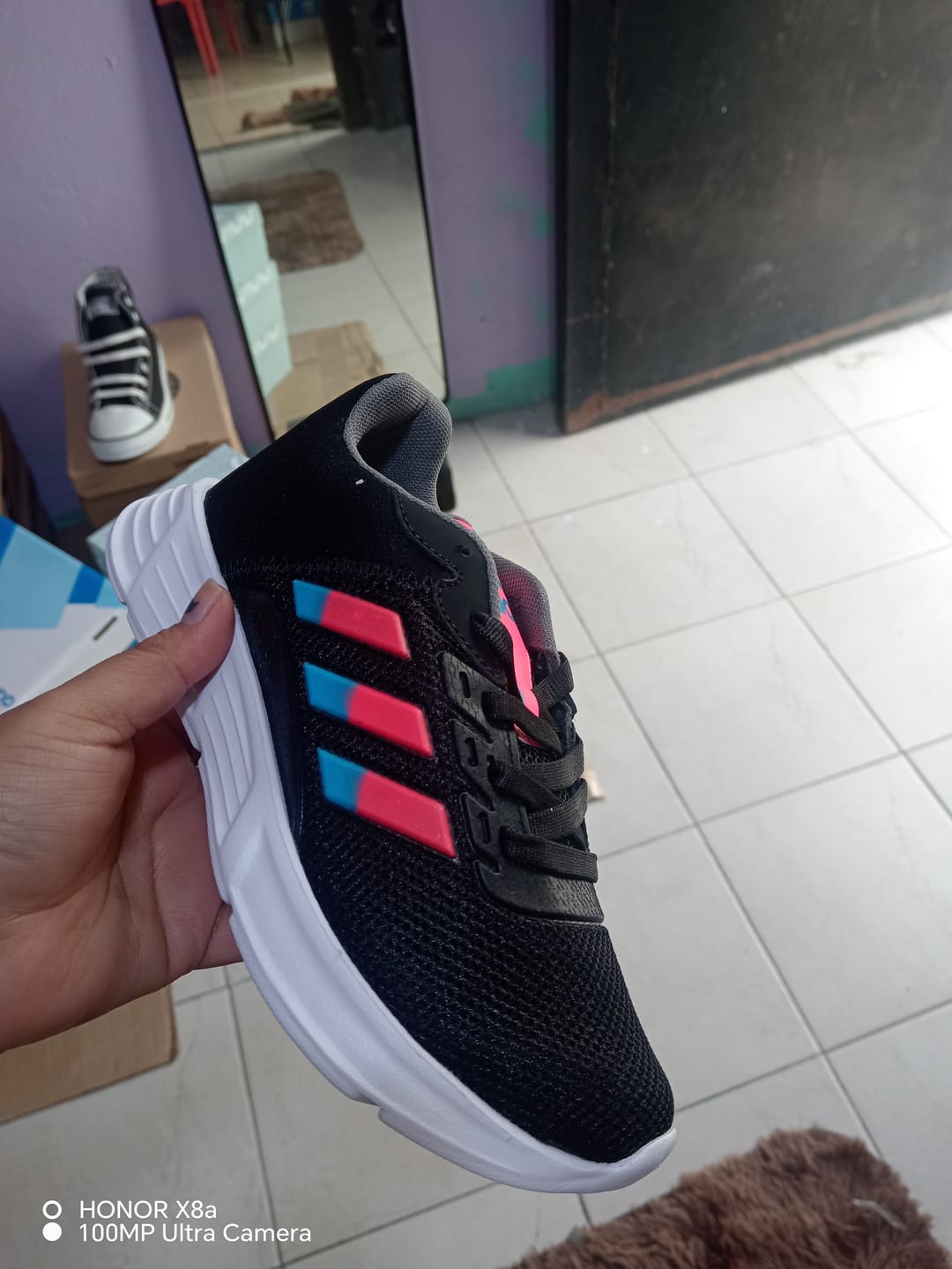 Customer photo review of Tenis 510 Negro Rosa Turquesa