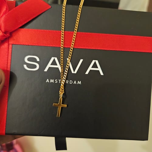 Customer photo review of CROSS CHAIN | 18K Gold
