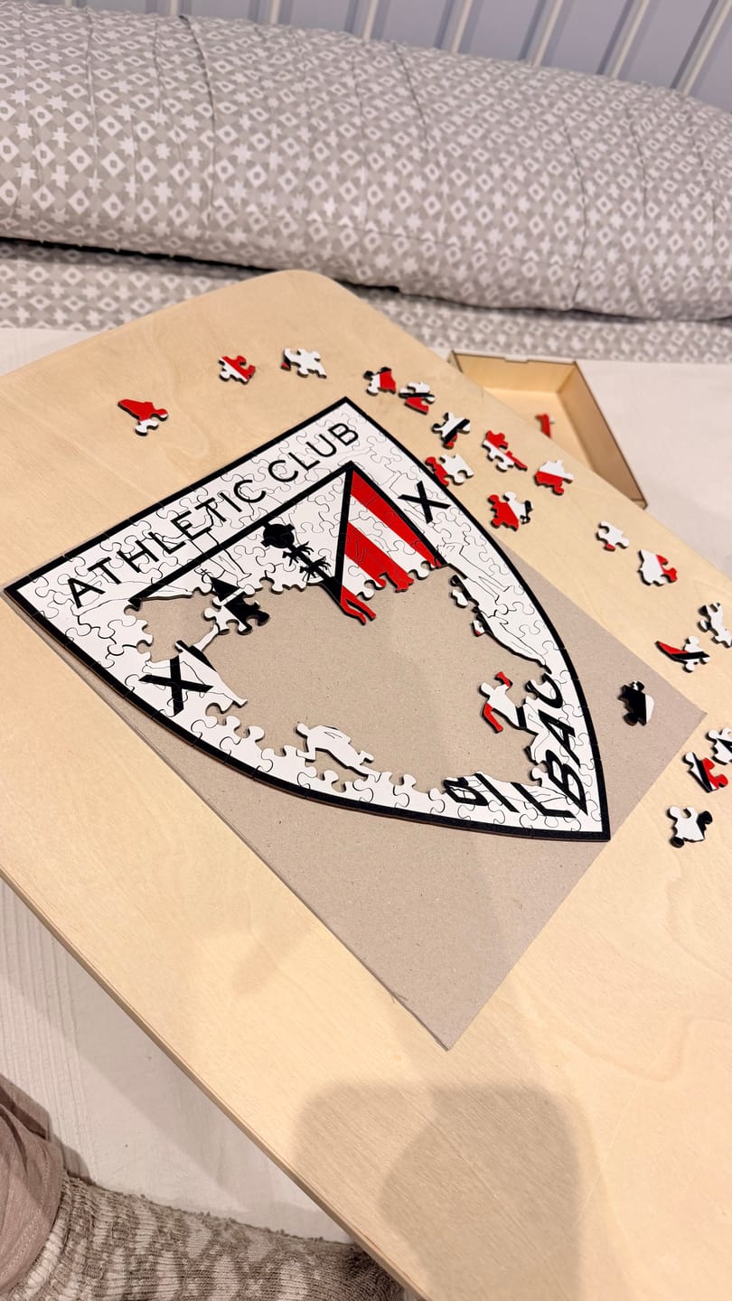 Customer photo review of Athletic Club® Logo - Puzzle de Madera