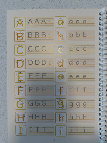 Customer photo review of 文字が消える!?まほうのドリル （アルファベット・ローマ字 / 小学英語 ３年生）