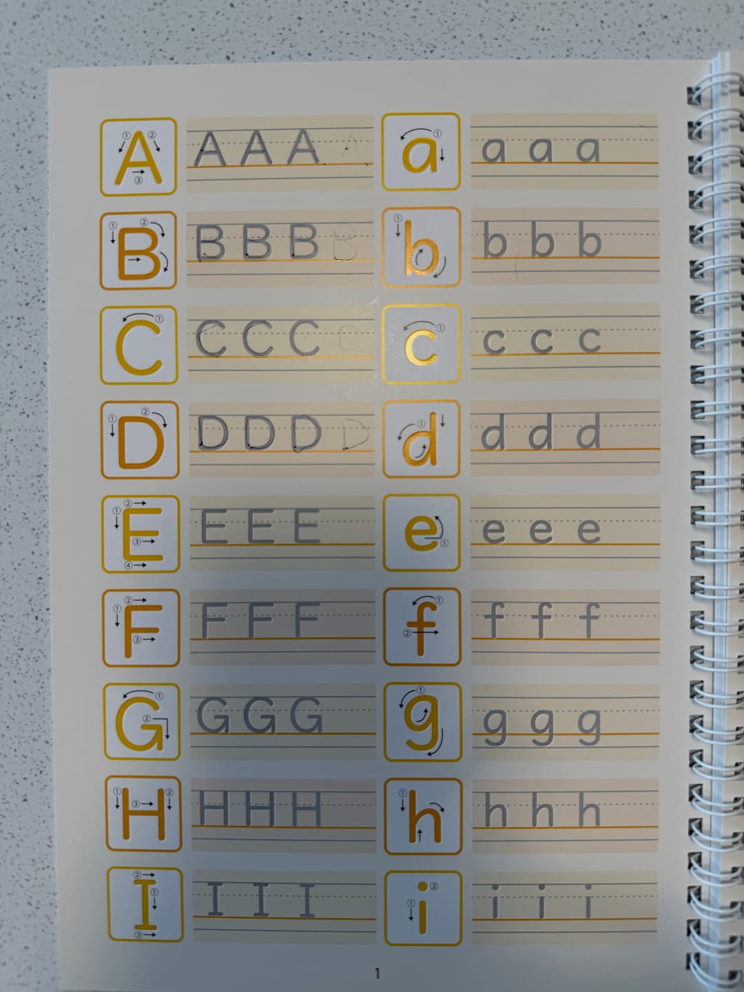 Customer photo review of 文字が消える!?まほうのドリル （アルファベット・ローマ字 / 小学英語 ３年生）