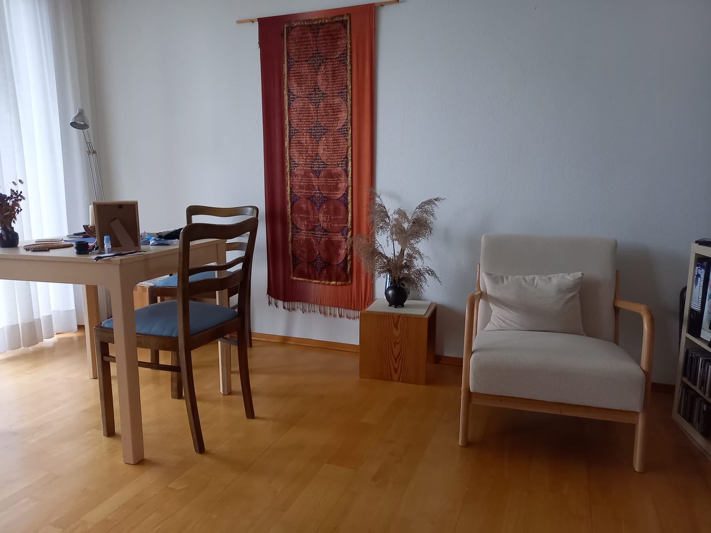 Customer photo review of OHAMA - Fauteuil de salon en bois massif et velours côtelé beige