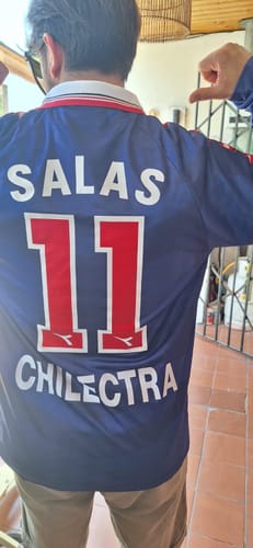 Customer photo review of Camiseta Universidad de Chile Local Manga Larga Retro 1996