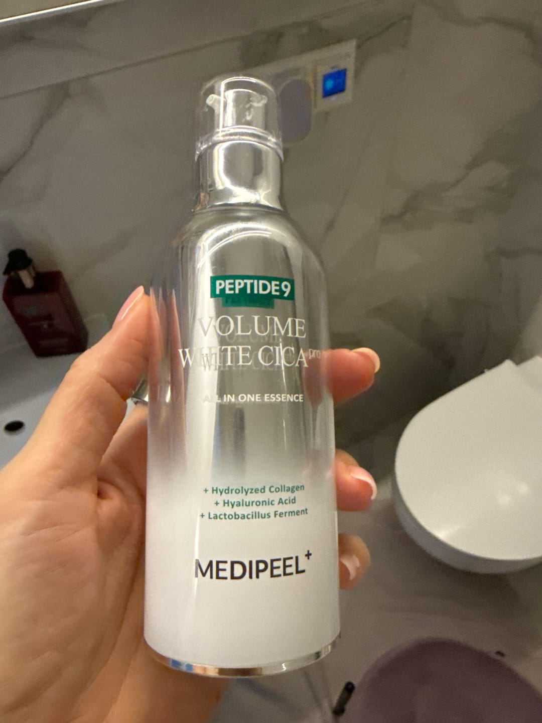 Customer photo review of Izgaismojoša skābekļa esence ar Gotu Kola Medi-Peel Peptide 9 Volume White Cica Essence Pro