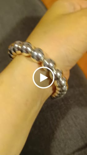Customer video review of Pulsera Bolera “The Hem”