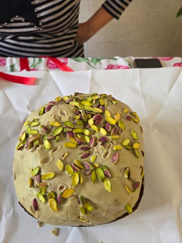 Customer photo review of Panettone Artigianale al Pistacchio | 1,2kg