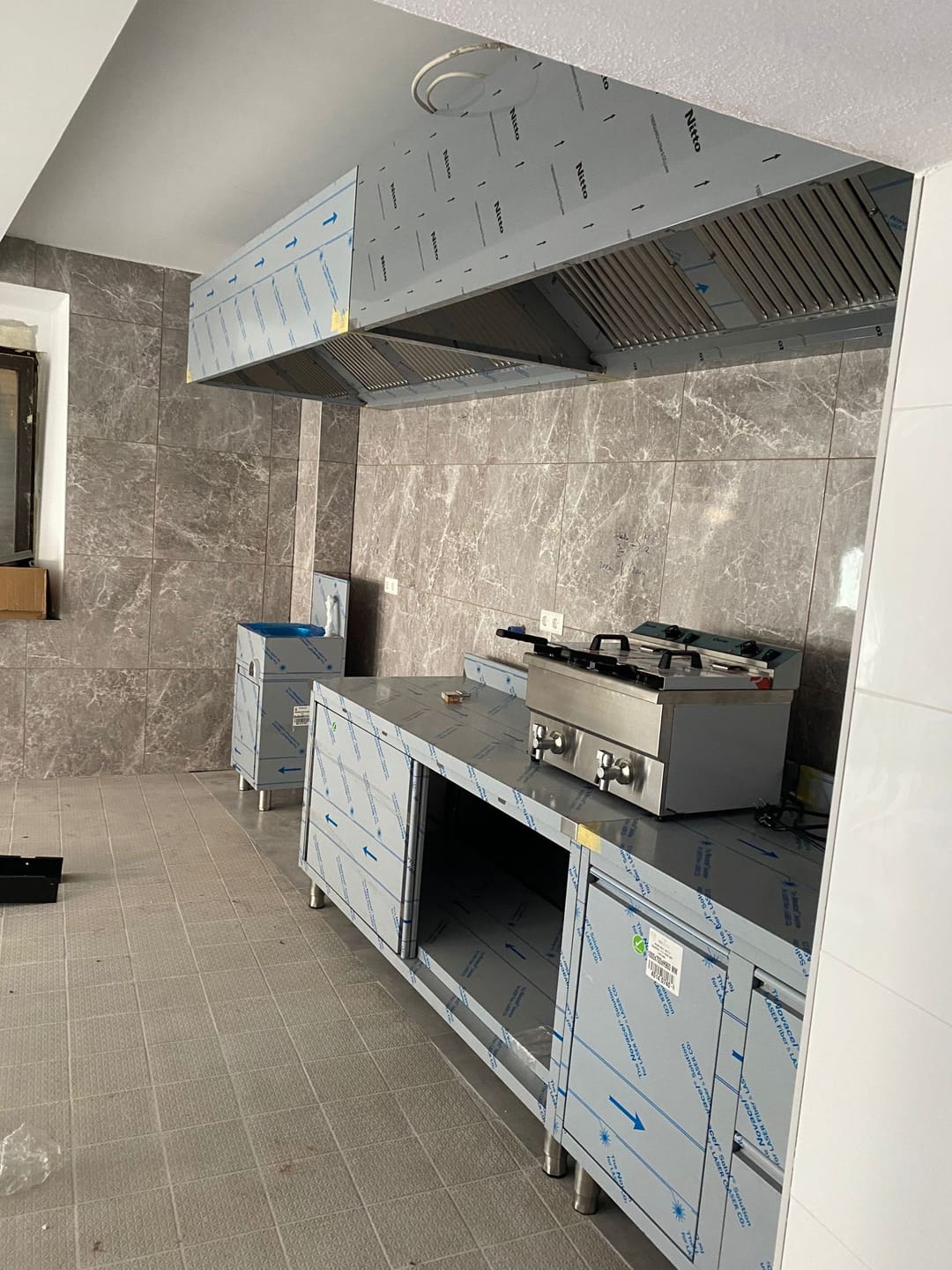 Customer photo review of RVS Afzuigkap Horeca Doosmodel met led verlichting 2200x1000x400mm