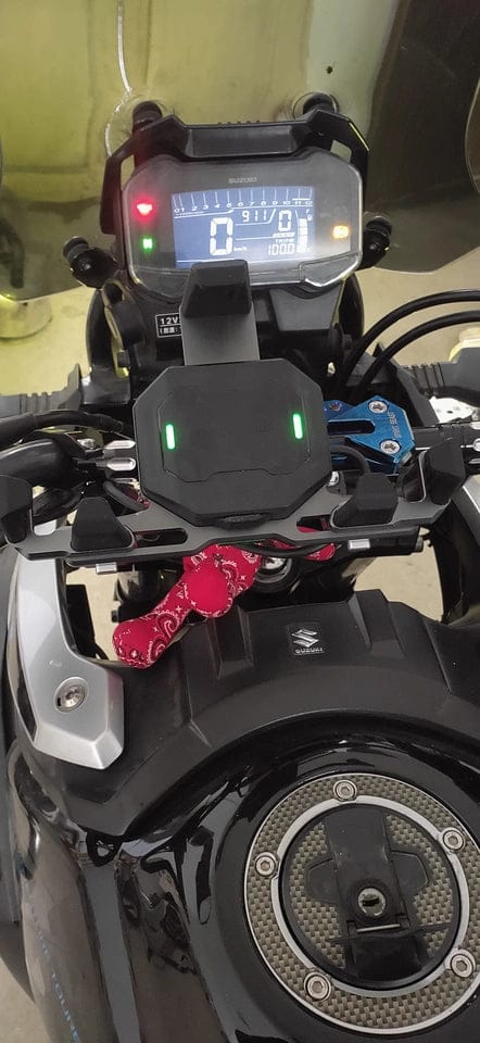Customer photo review of LOBOO PH06 Anti-Vibration Phone Mount - Magnetic Damping + 15W Wireless Charging - Aluminum Motorcycle Holder (Fits 4.7"-7.2" Phones)