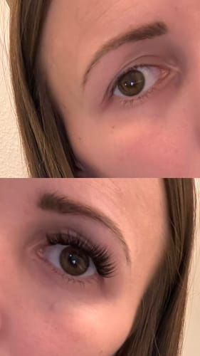 Rezensentin zeigt ihr Auge vor (oben) und nach (unten) dem Anbringen der voluminösen Eye Candy Wimpern.