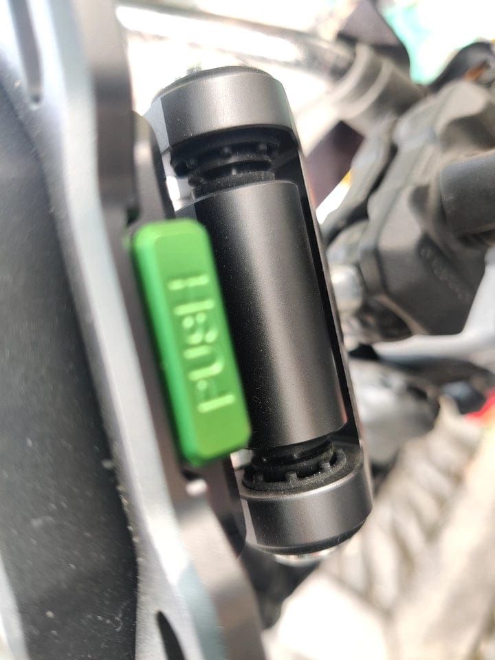 Customer photo review of LOBOO PH06 Anti-Vibration Phone Mount - Magnetic Damping + 15W Wireless Charging - Aluminum Motorcycle Holder (Fits 4.7"-7.2" Phones)