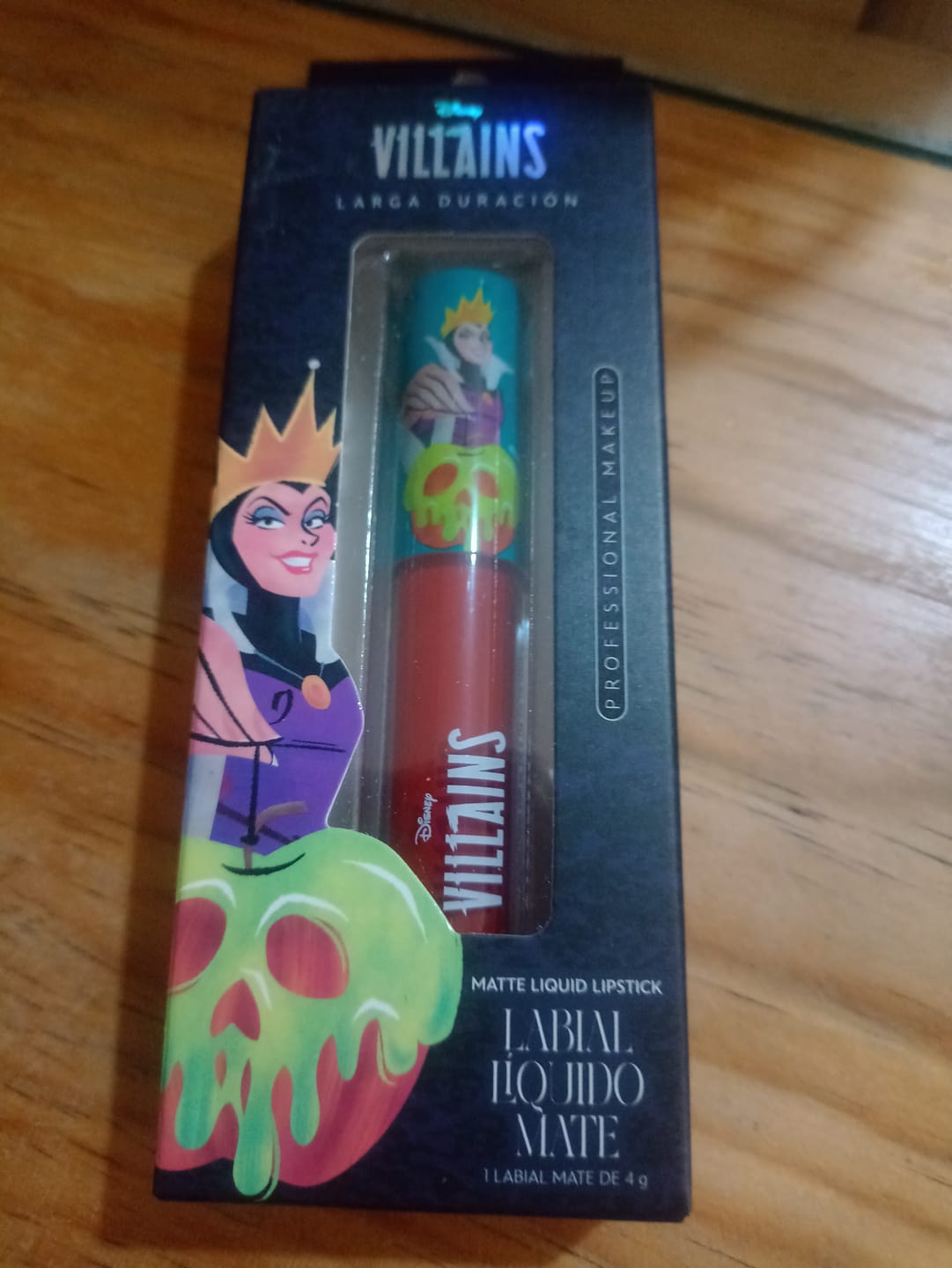 Customer photo review of Labial Líquido Mate Evil Queen