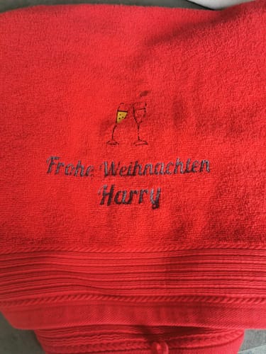 Customer photo review of Personalisiertes Handtuch mit Namen für Erwachsene bestickt