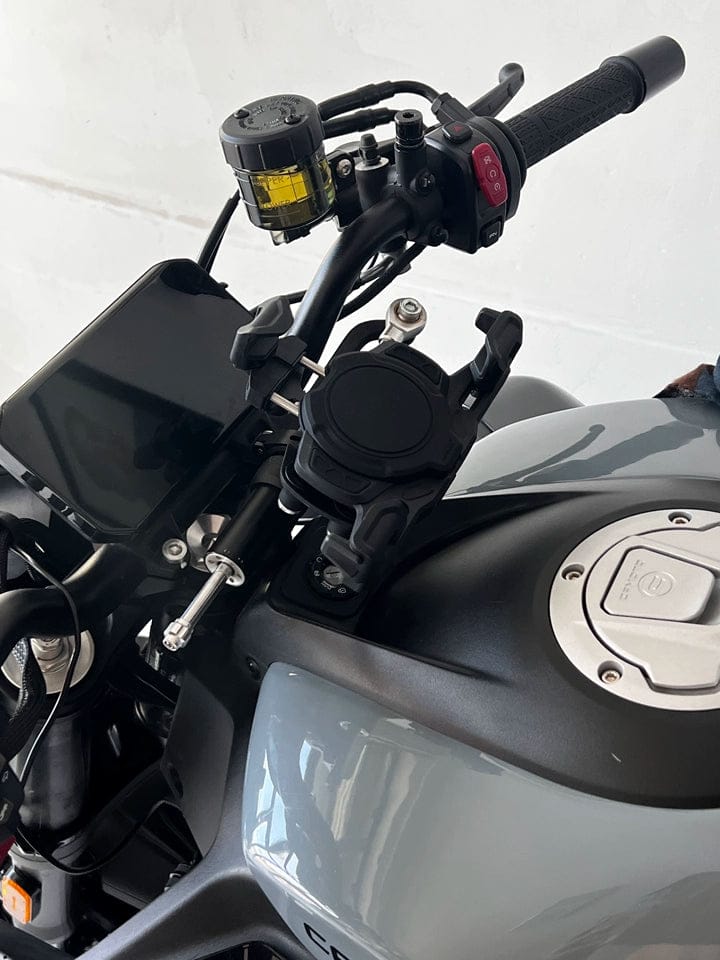 Customer photo review of LOBOO PH02S Anti-Vibration Motorcycle Phone Mount - 15W Wireless & 24W Fast Wired Charging - Shock Absorbing Holder for iPhone/Samsung - Fits 22-28mm Handlebars & Mirros