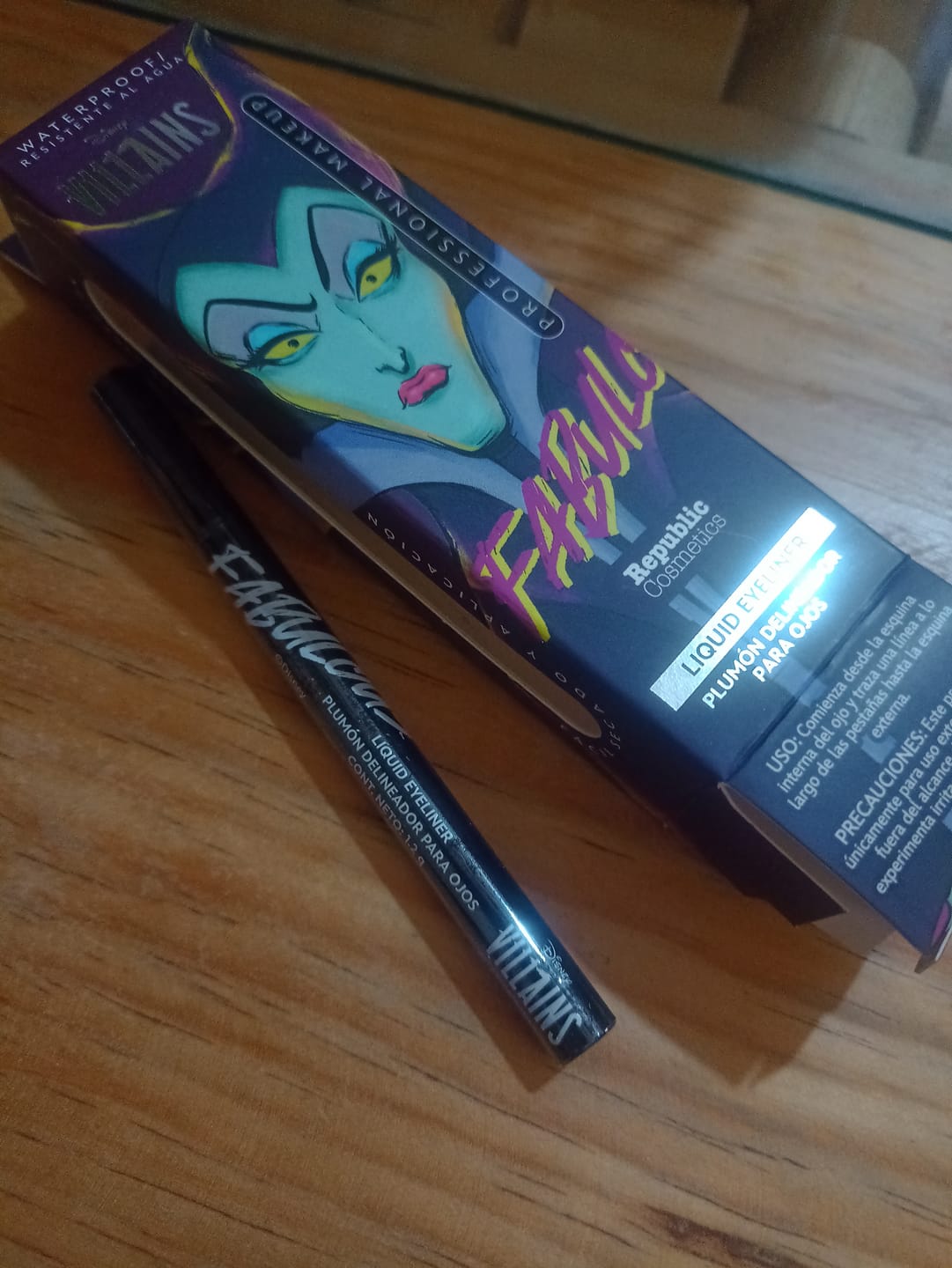 Customer photo review of Delineador de Ojos Líquido Maléfica