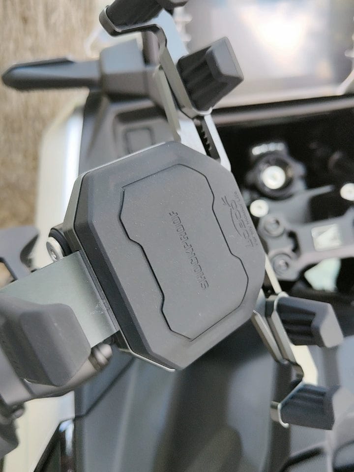 Customer photo review of LOBOO PH06 Anti-Vibration Phone Mount - Magnetic Damping + 15W Wireless Charging - Aluminum Motorcycle Holder (Fits 4.7"-7.2" Phones)