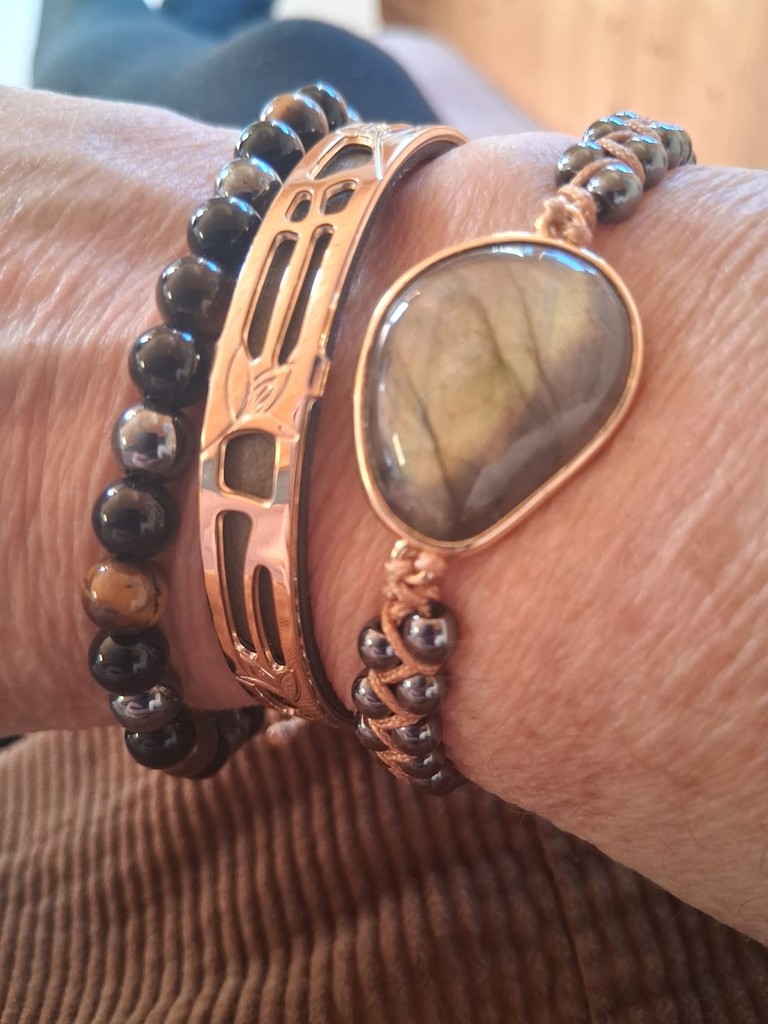 Customer photo review of Bracelet "Oeil Céleste" en Labradorite & Hématite