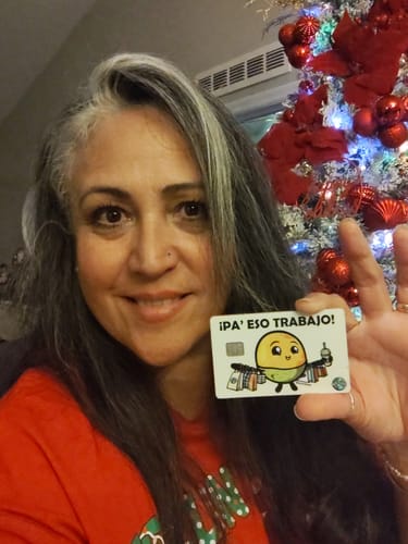 Customer photo review of Pa’ Eso Trabajo - Sticker para Tarjeta de Crédito
