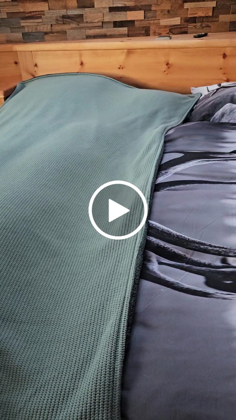 Customer video review of Kuscheldecke mit Baumwollstrick · Seegrün-Smaragdgrün