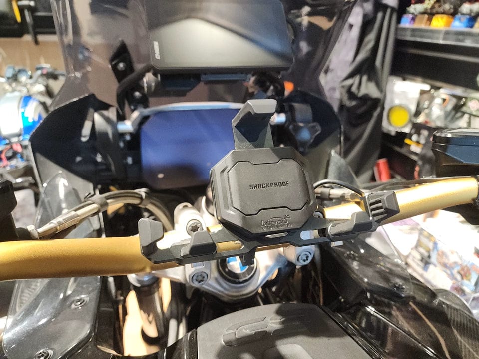 Customer photo review of LOBOO PH06 Anti-Vibration Phone Mount - Magnetic Damping + 15W Wireless Charging - Aluminum Motorcycle Holder (Fits 4.7"-7.2" Phones)