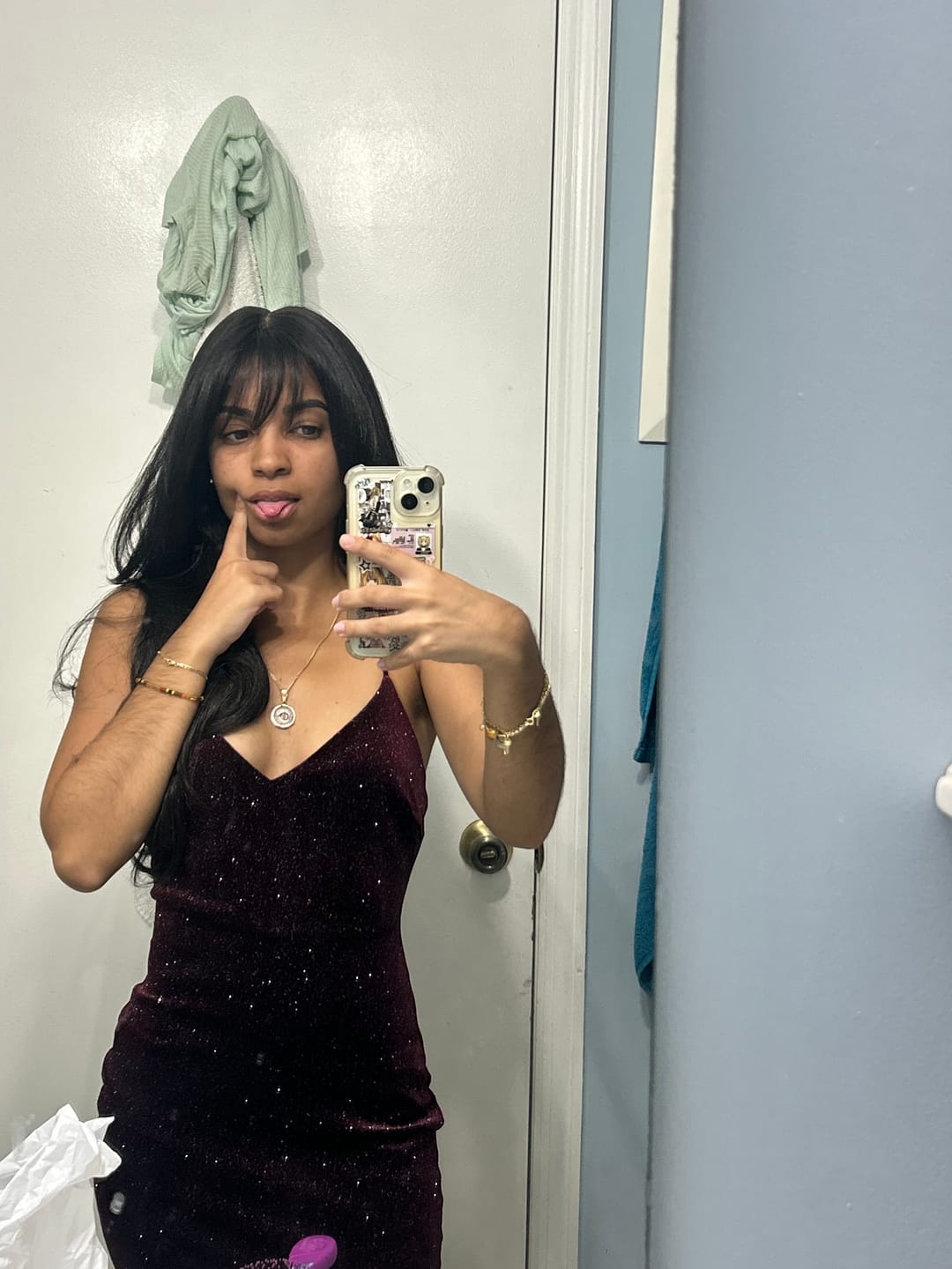 Customer photo review of Outre Glueless HD Lace Front Wig - CASTINE