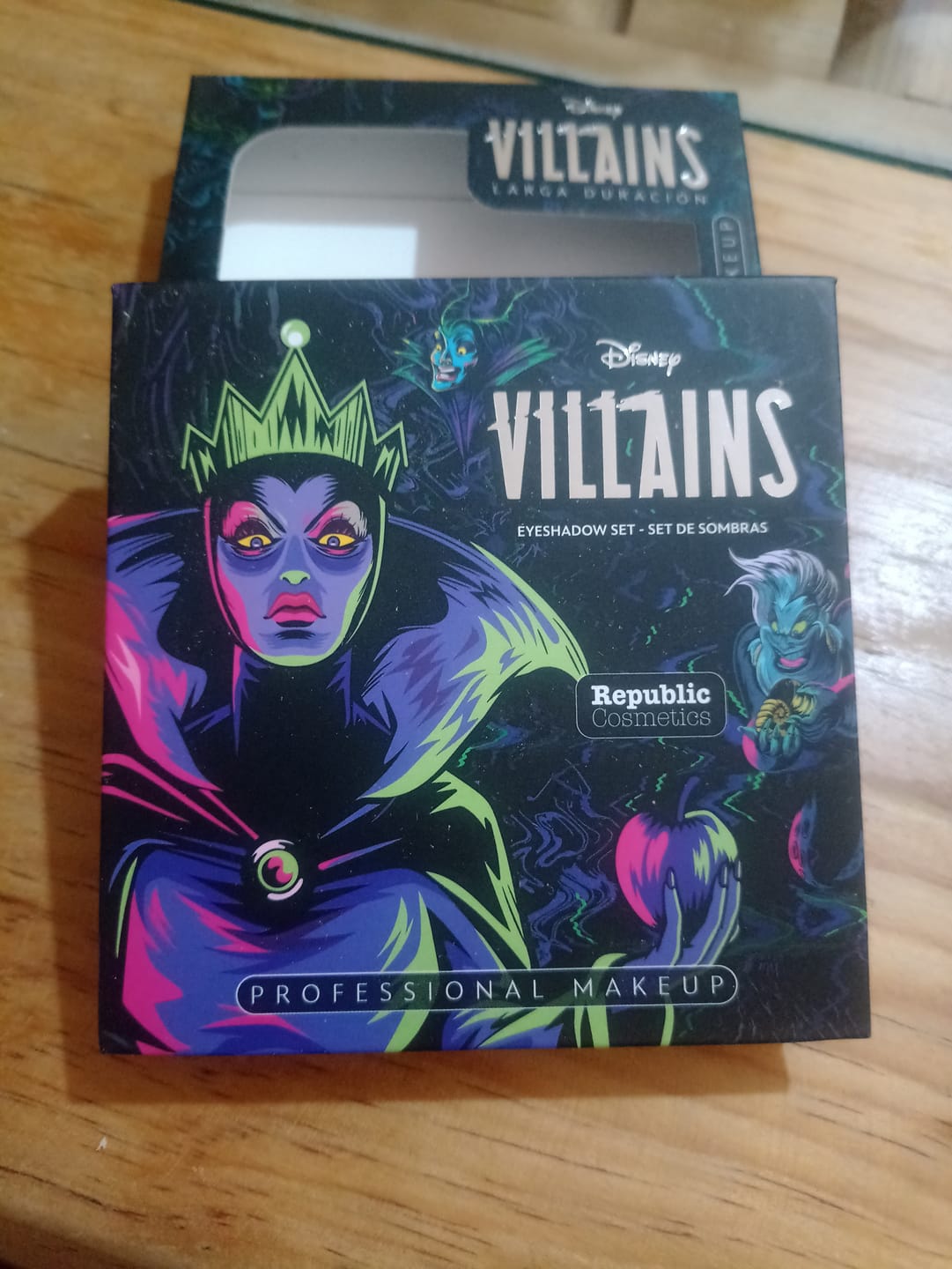 Customer photo review of Set de Sombras Para Ojos Villanas (6 tonos)