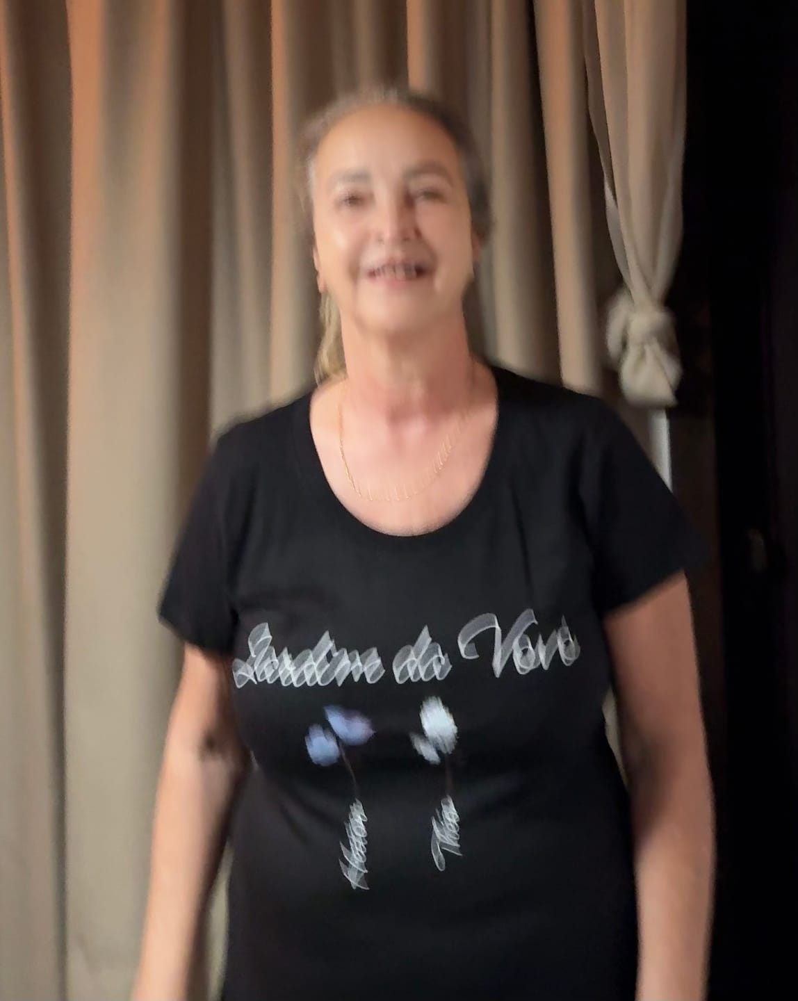 Customer photo review of Camiseta Personalizada Jardim da Vovó - PRETA - Algodão 100%