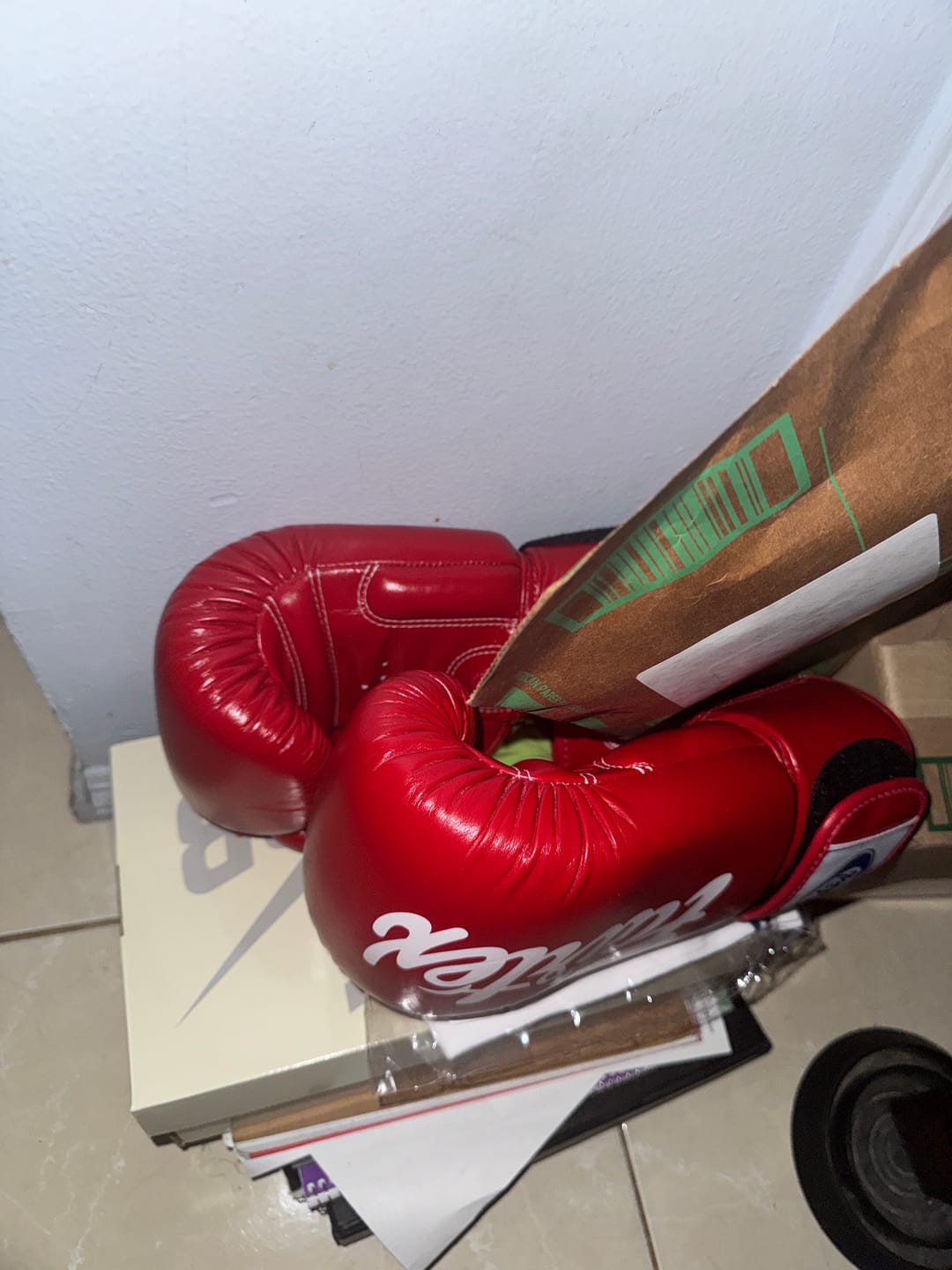 Customer photo review of Fairtex BGV19 Deluxe Tight-Fit Gloves- Sale