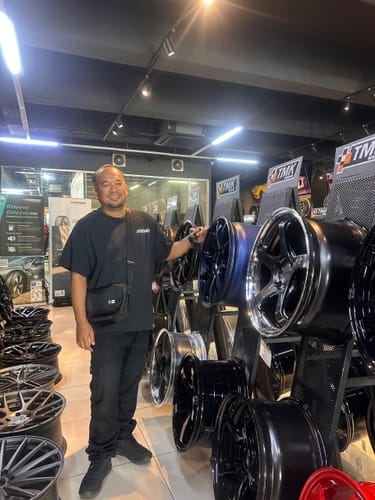 Customer photo review of New Era Black Shoulder Bag