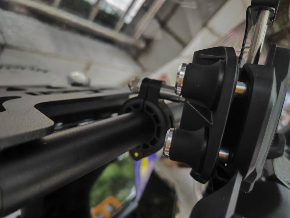 Customer photo review of LOBOO PH02S Anti-Vibration Motorcycle Phone Mount - 15W Wireless & 24W Fast Wired Charging - Shock Absorbing Holder for iPhone/Samsung - Fits 22-28mm Handlebars & Mirros