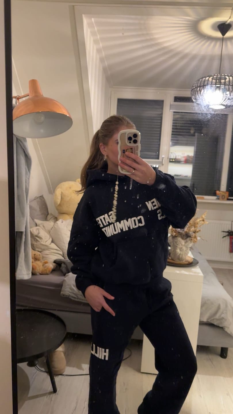 Customer photo review of GATED COMMUNITY STRAIGHT LEG SWEATPANTS NAVY