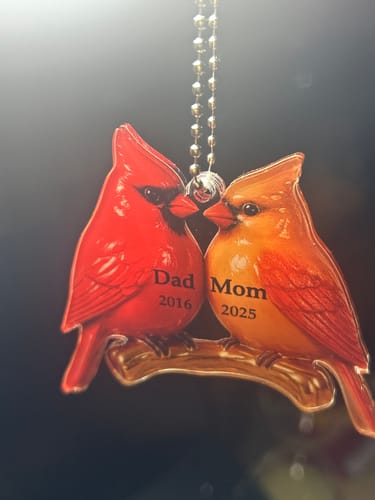 Customer photo review of Vintage Nostalgic Cardinals Memorial Dad Mom Christmas Personalized Acrylic Ornament