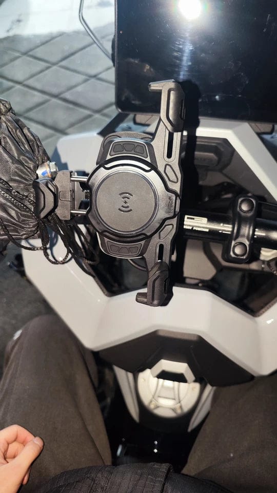 Customer photo review of LOBOO PH02S Anti-Vibration Motorcycle Phone Mount - 15W Wireless & 24W Fast Wired Charging - Shock Absorbing Holder for iPhone/Samsung - Fits 22-28mm Handlebars & Mirros