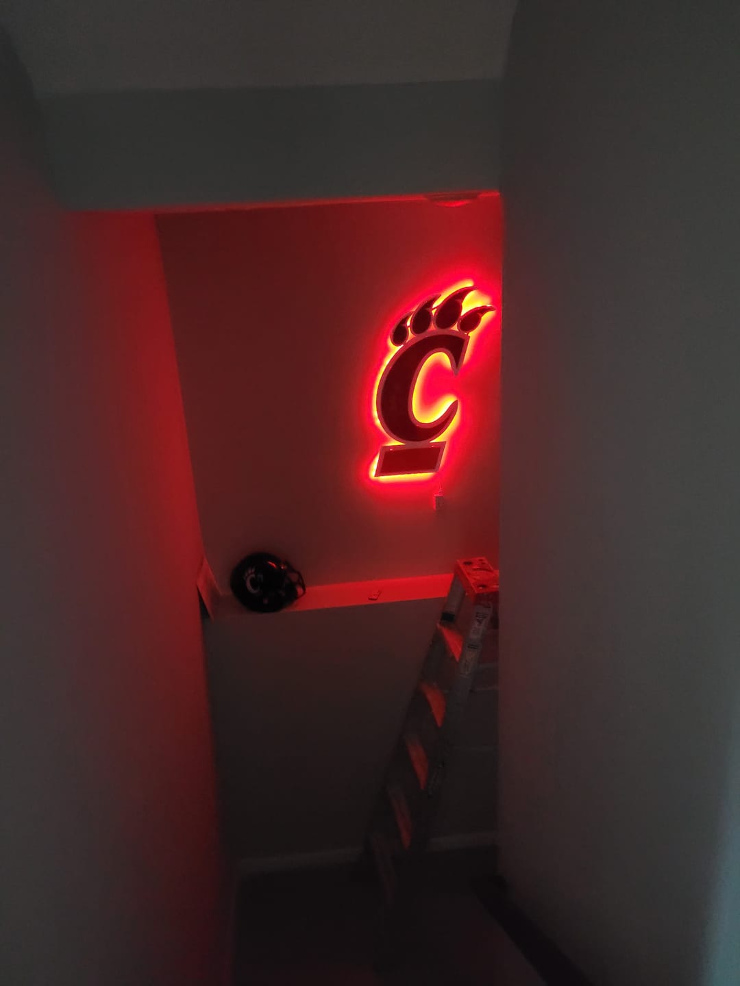Customer photo review of Cincinnati Bearcats "C" 3D Vintage Metal Wall Art