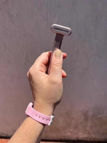 Customer photo review of Varita Skincare Zilenwave - Renovación Facial Radiante 4 en 1 con Terapia de Luz Roja