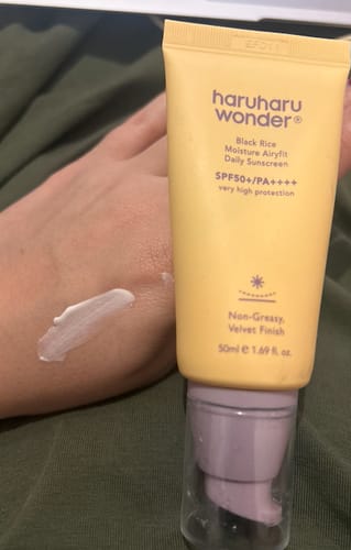 Customer photo review of Black Rice Moisture Airyfit Sunscreen