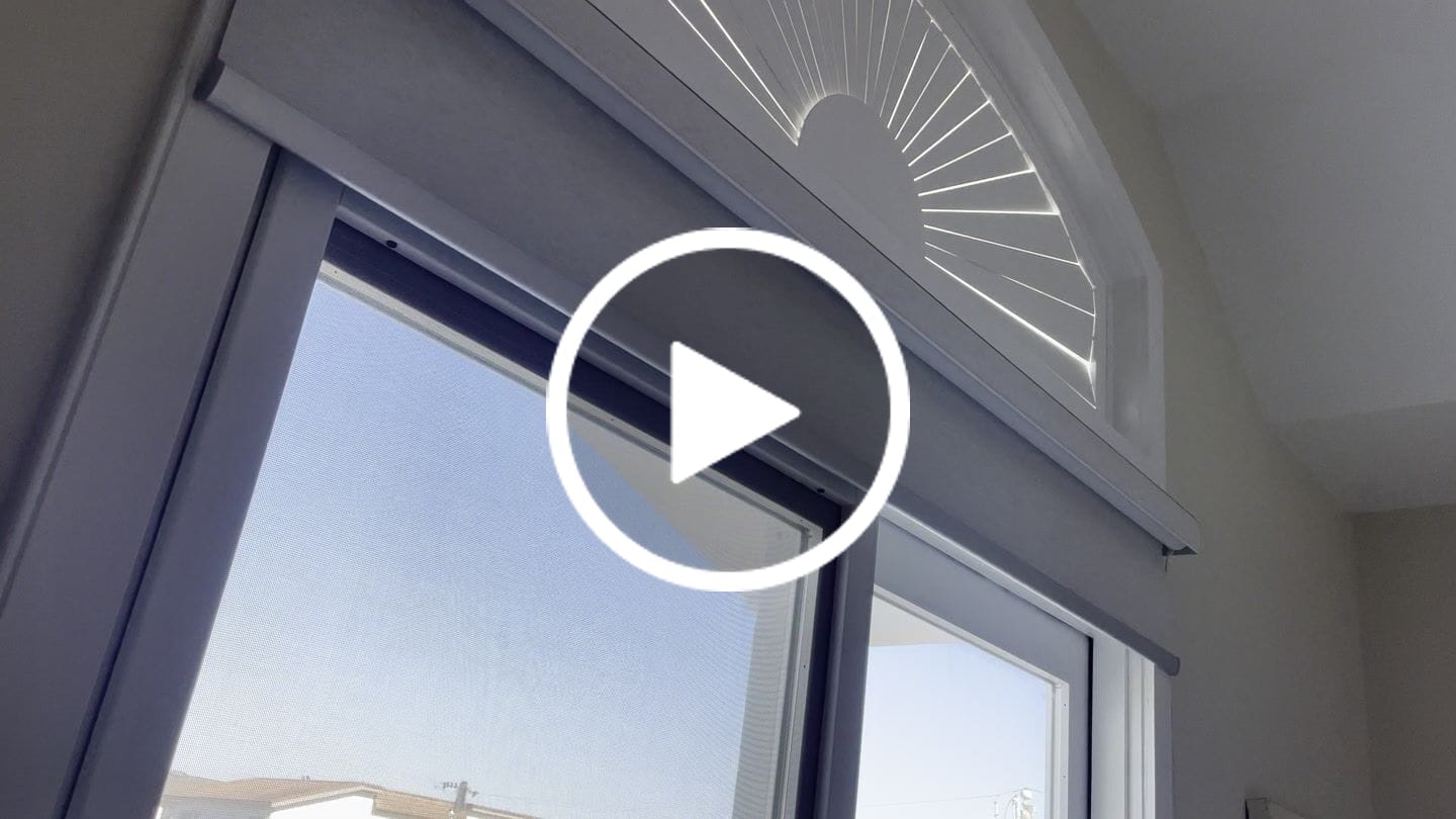 Customer video review of SmartWings Motorized Roller Shades 100% Blackout Linen