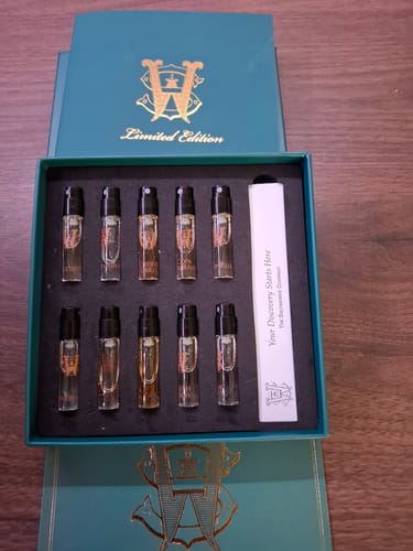 Customer's open Limited Edition Discovery Set in its teal box, showing the small perfume vials and booklet inside.