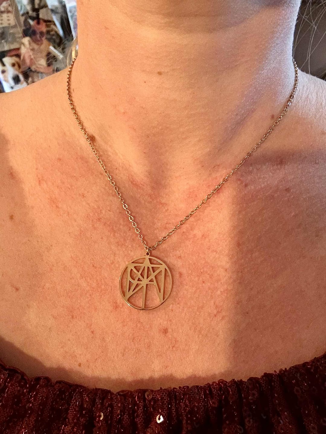 Customer photo review of Collier Médaillon Monogramme Personnalisé
