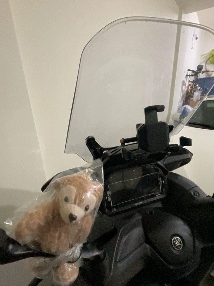 Customer photo review of LOBOO PH06 Anti-Vibration Phone Mount - Magnetic Damping + 15W Wireless Charging - Aluminum Motorcycle Holder (Fits 4.7"-7.2" Phones)