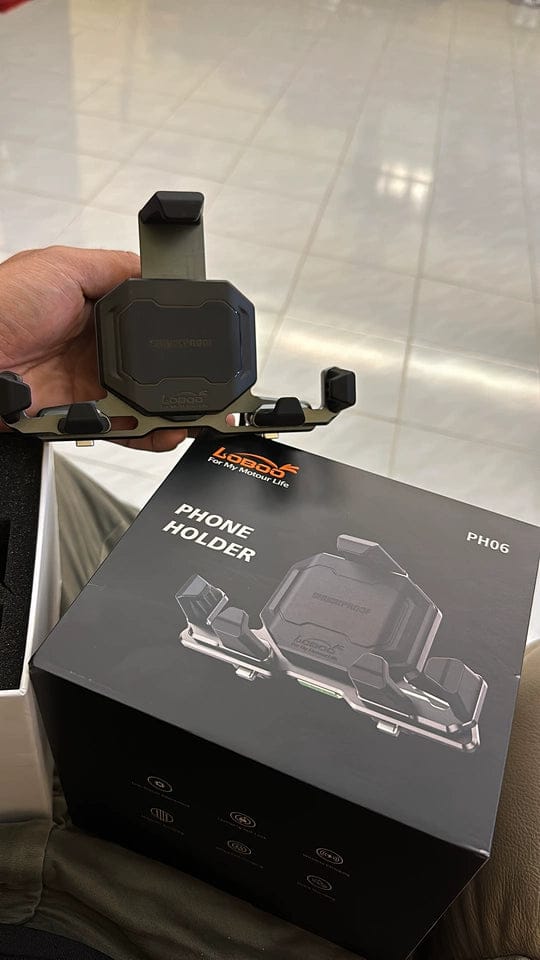 Customer photo review of LOBOO PH06 Anti-Vibration Phone Mount - Magnetic Damping + 15W Wireless Charging - Aluminum Motorcycle Holder (Fits 4.7"-7.2" Phones)