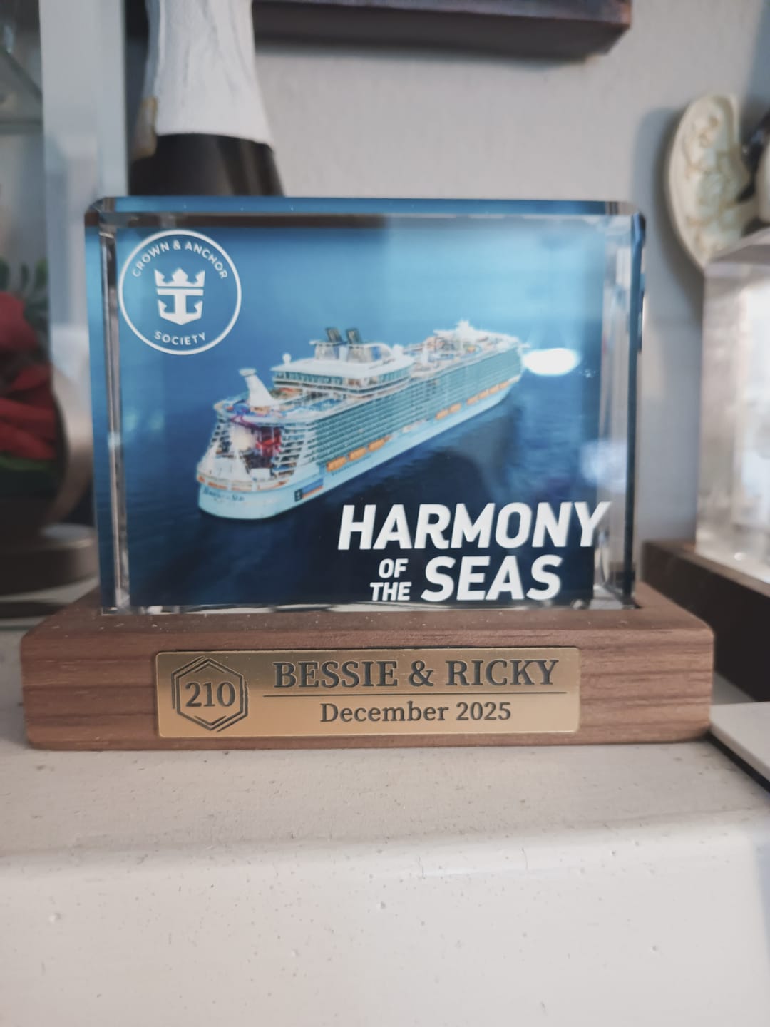 Customer photo review of Cruise Milestone crystal block base