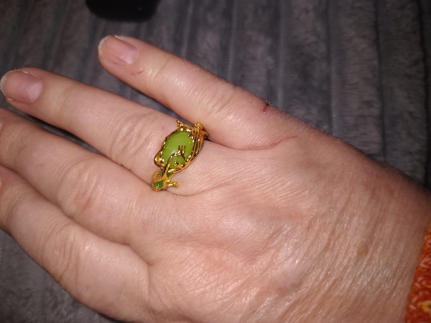 Customer photo review of Olivenorma „Verdant Oath“ Grüner Opal-Naturring