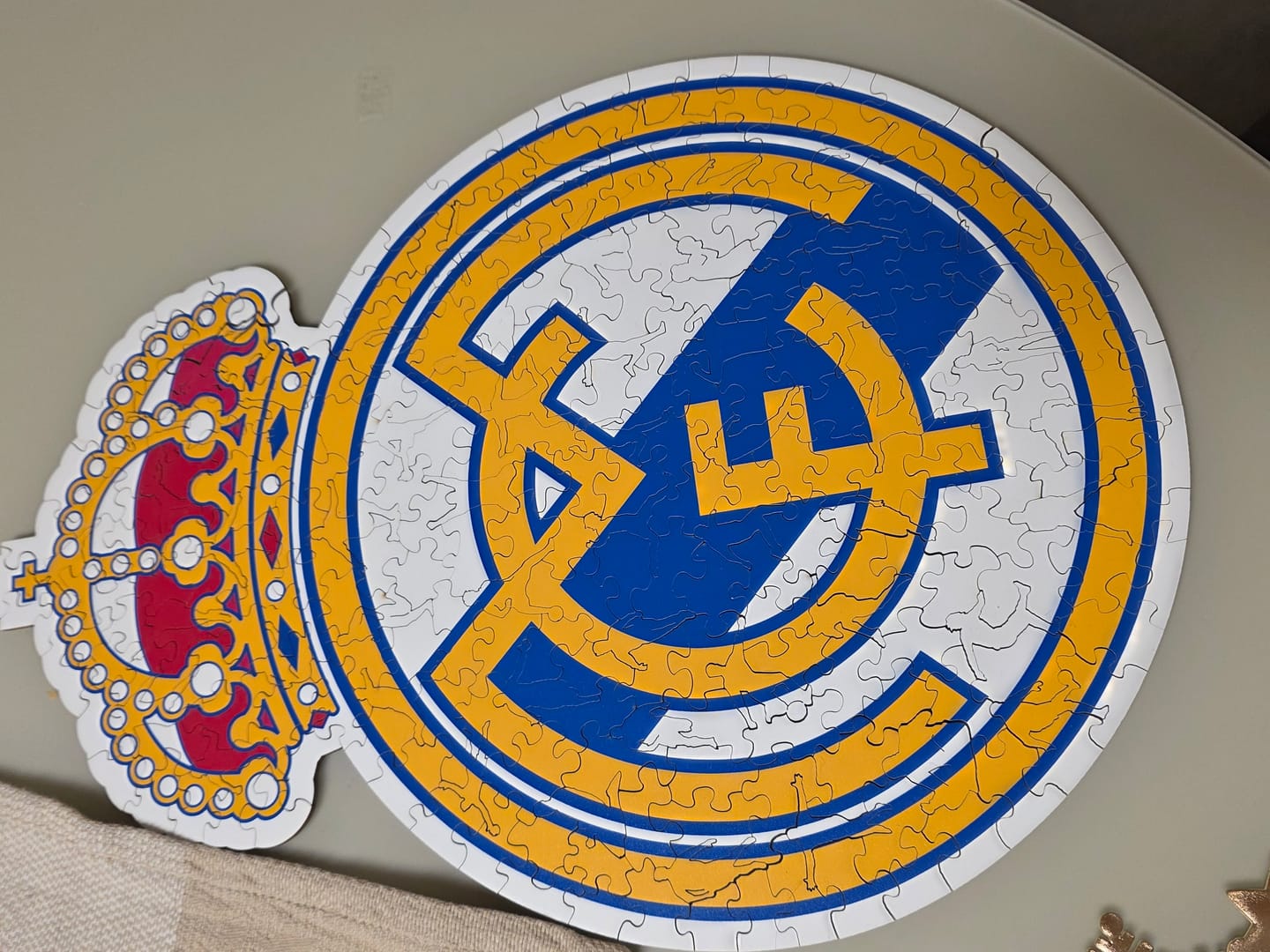 Customer photo review of Real Madrid CF® Logo - Holzpuzzle