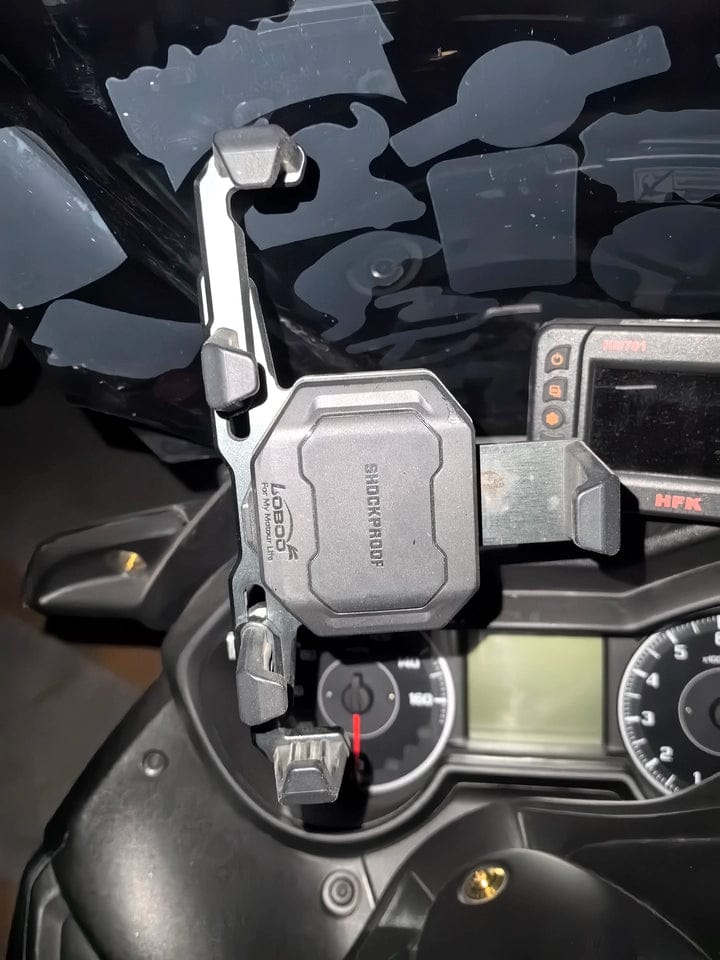 Customer photo review of LOBOO PH06 Anti-Vibration Phone Mount - Magnetic Damping + 15W Wireless Charging - Aluminum Motorcycle Holder (Fits 4.7"-7.2" Phones)