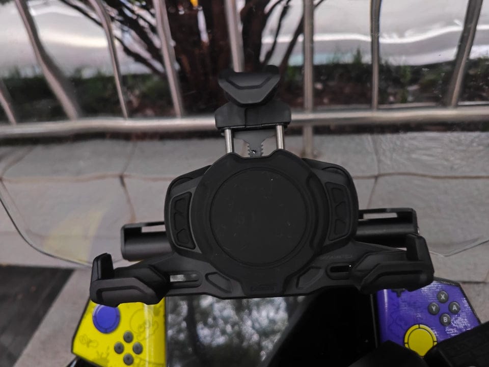 Customer photo review of LOBOO PH02S Anti-Vibration Motorcycle Phone Mount - 15W Wireless & 24W Fast Wired Charging - Shock Absorbing Holder for iPhone/Samsung - Fits 22-28mm Handlebars & Mirros