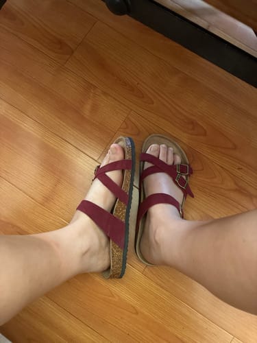 Reseña con foto de un cliente sobre Sandalias Cruzadas Suede