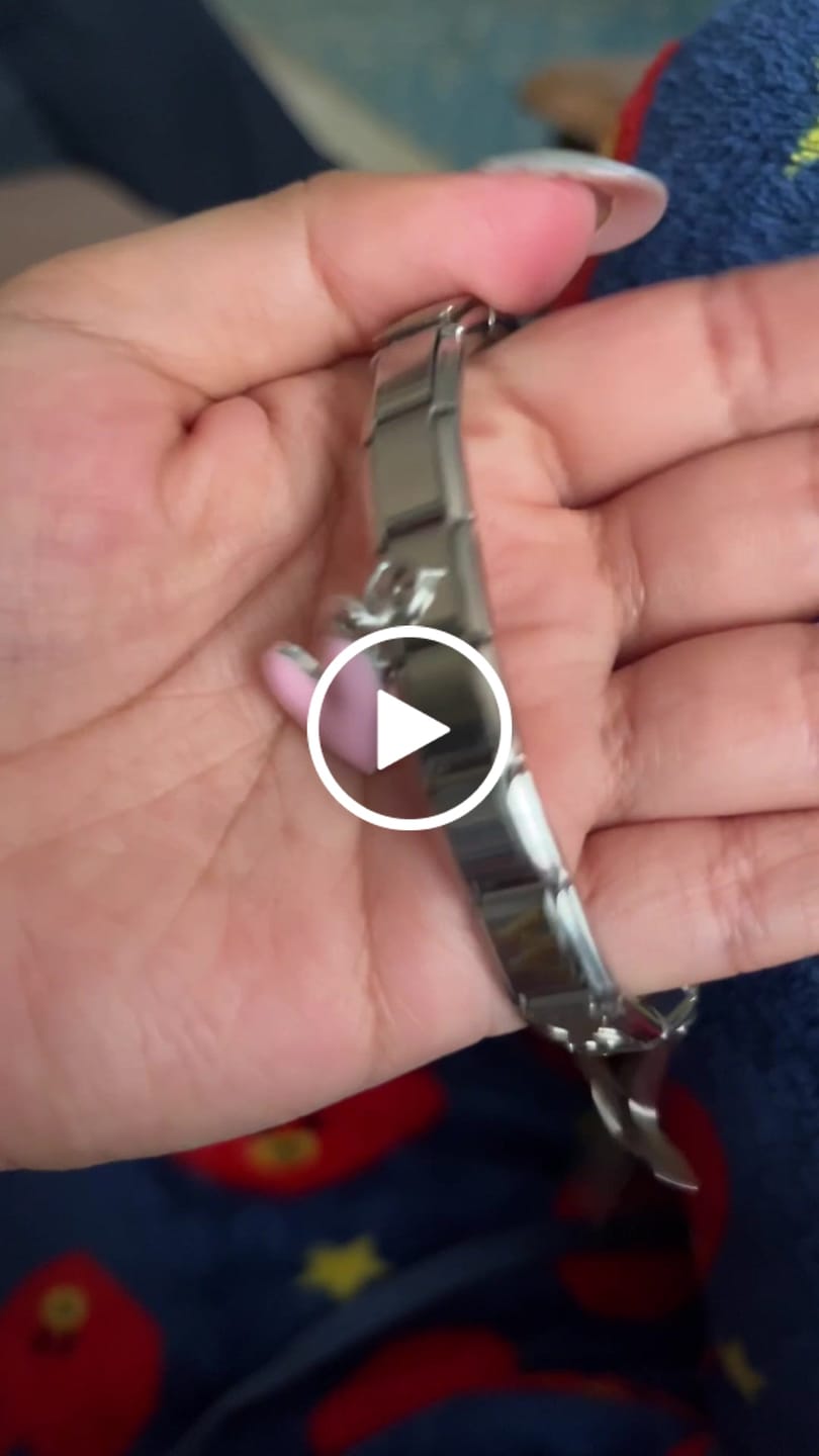 Customer video review of Charm Letra L