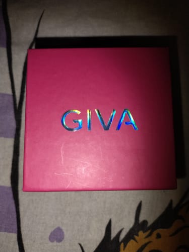 Customer's pink GIVA box containing the Silver Starlit Shine Ring.