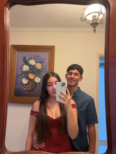 Customer photo review of VESTIDO EMMA BURDEO