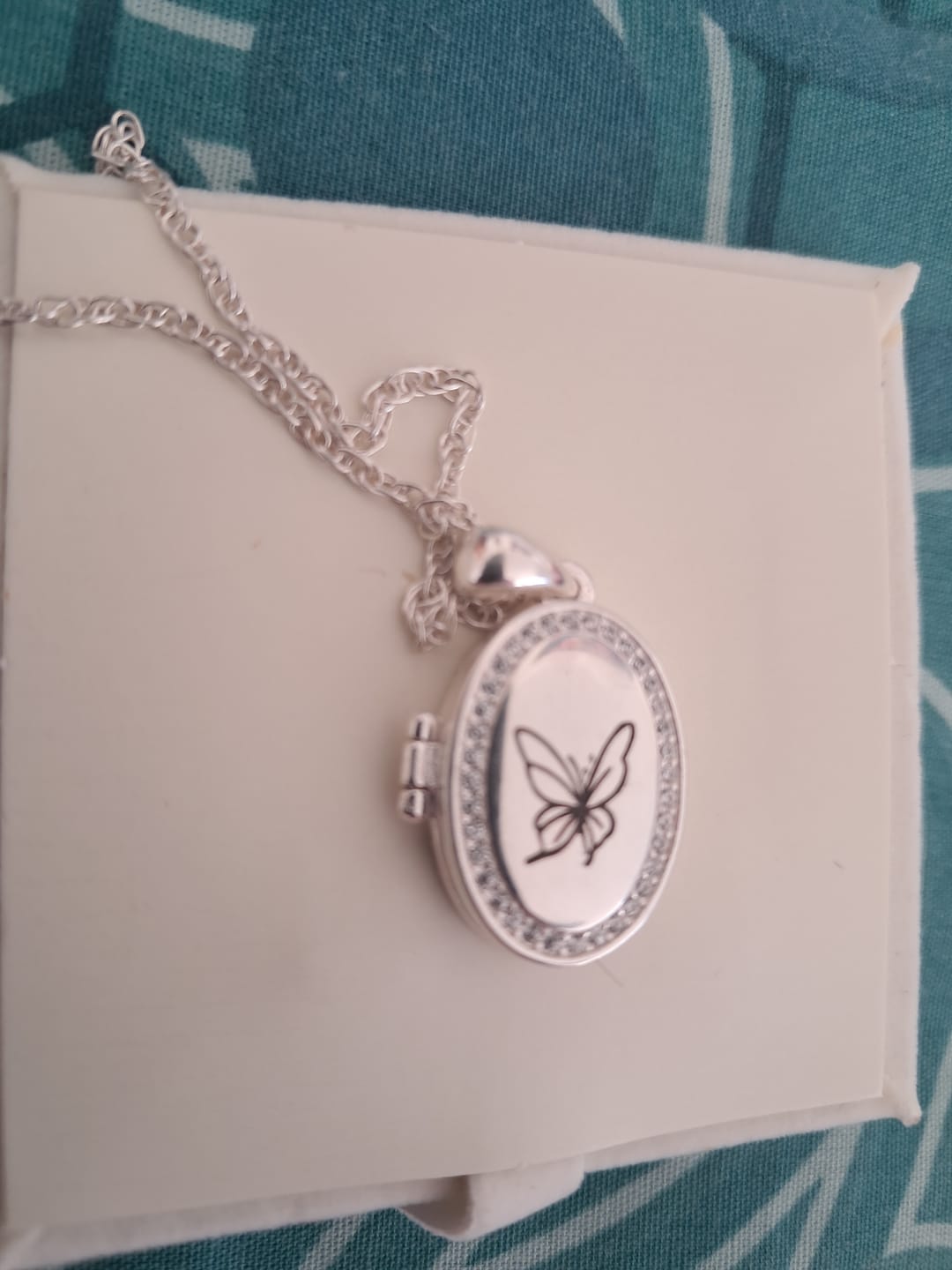 Customer photo review of Collar Relicario Praga